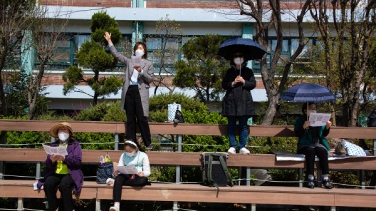 Южна Корея без изолация в условията на COVID-19: Как се справя?