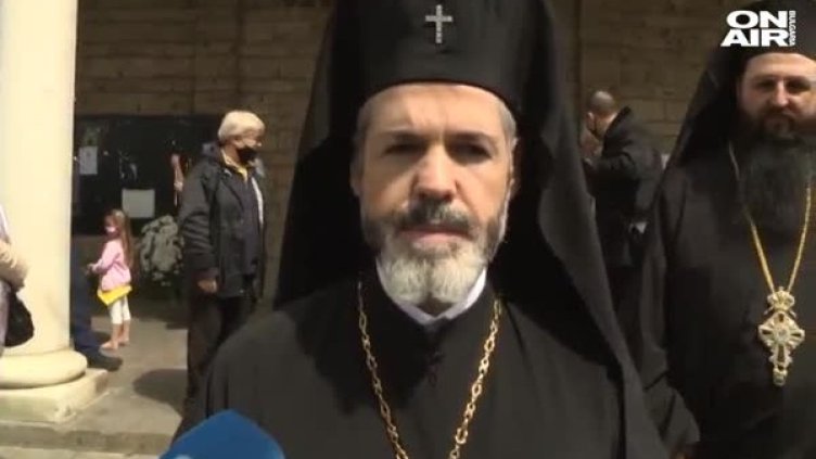 Малко миряни на службата в "Св. Неделя", всички спазвали мерките