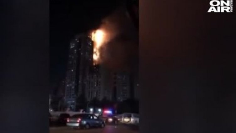 Пожар избухна на един от най-високите небостъргачи в ОАЕ