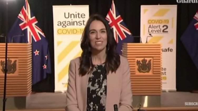 Премиерката на Нова Зеландия хладнокръвна при земетресение