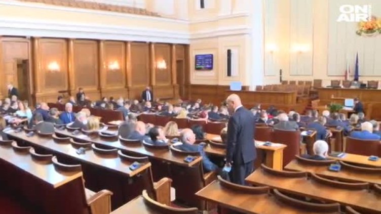 Страсти в НС: Депутати в остър спор заради свободата на словото