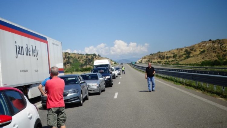 Опашки на Кулата се извиха вчера. Снимка: БГНЕС
