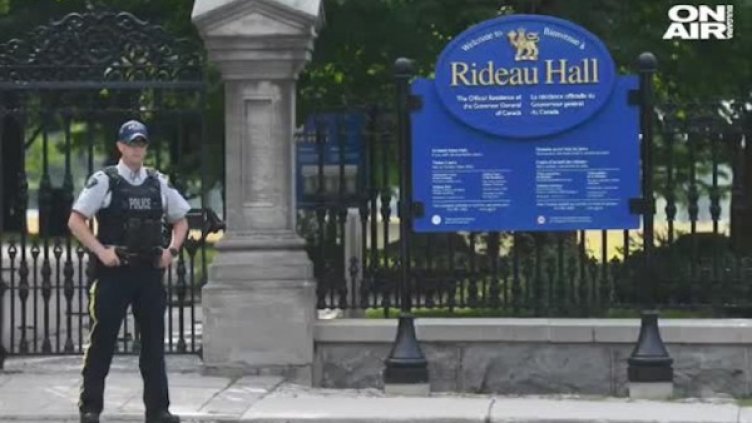 Военен се вряза с камион в къщата на канадския премиер