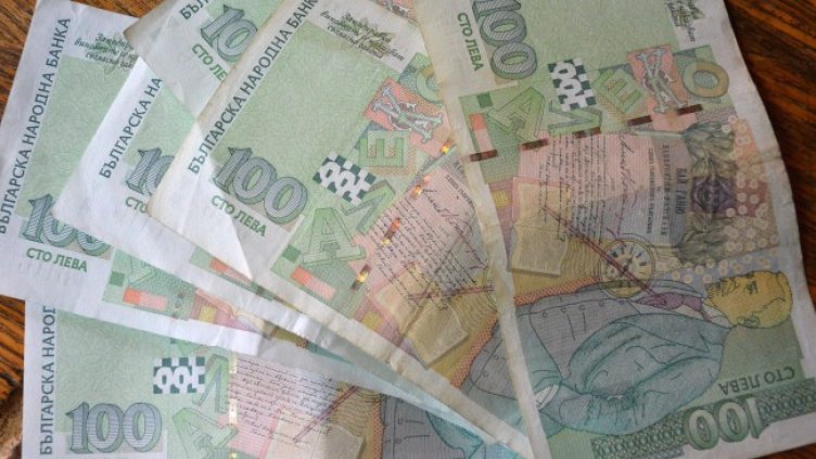 Решено е, по-високи заплати за заетите срещу пандемията - с колко?