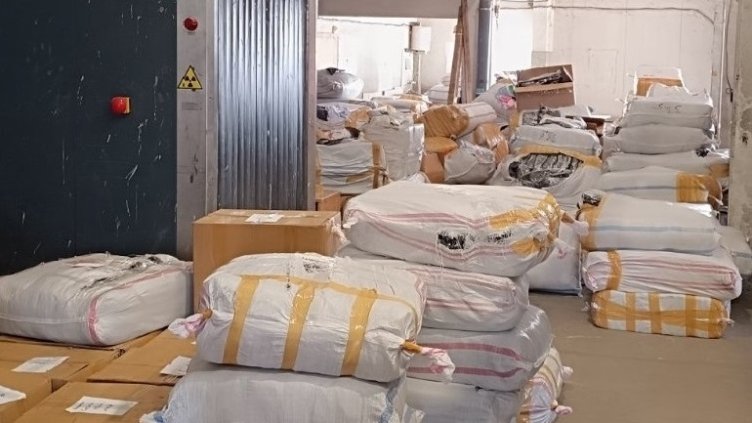 Задържаха на Лесово над 48 000 „маркови” облекла