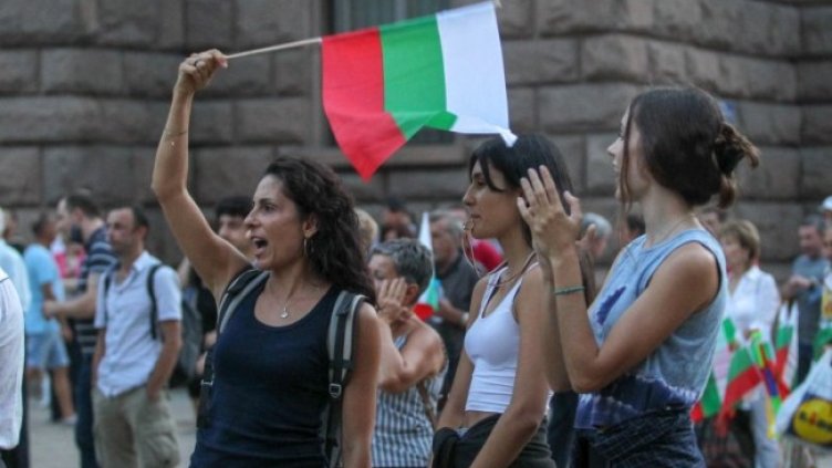 Протести, сблъсъци, напрежение... А защо не мислим за децата?