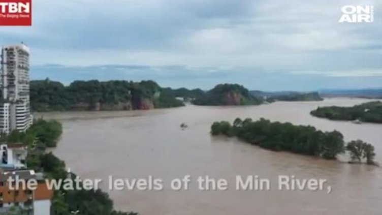 Наводненията в Китай взеха стотици жертви