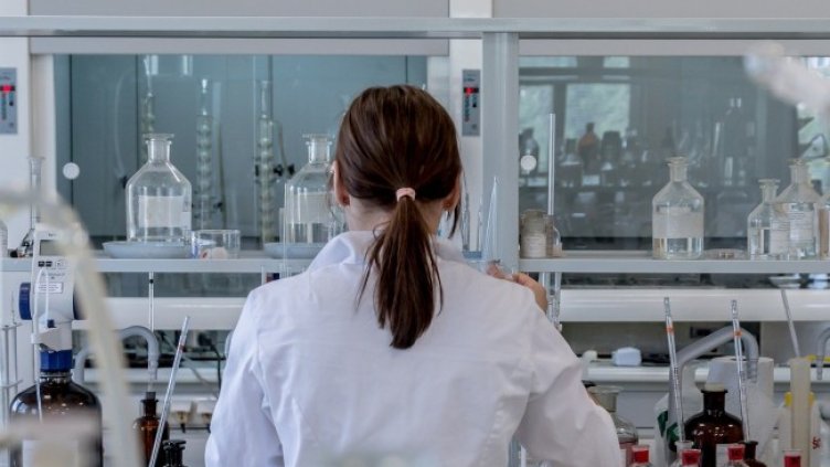 12-килограмов тумор в корема на жена, а тя дори не подозирала 