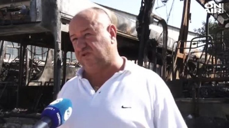 Три автобуса са напълно изгоряли при пожар в Ямбол