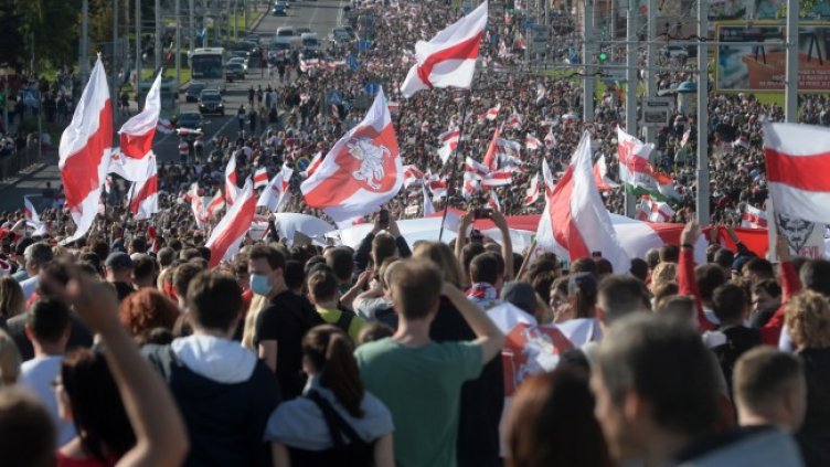 Хиляди на протест в Беларус, задържаните са стотици