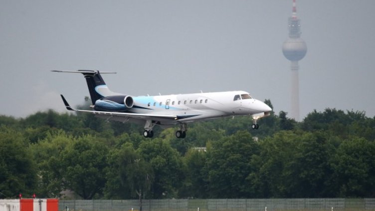 Партита във въздуха, супа от акула, трупове - истории от частните самолети