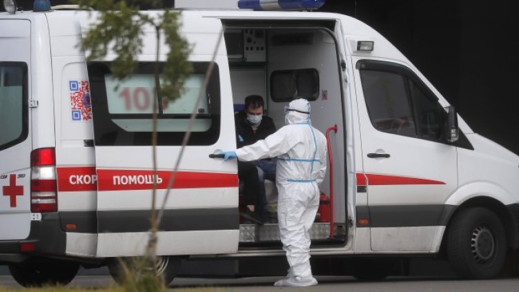 Новите случаи на COVID-19 в Русия над 10 000