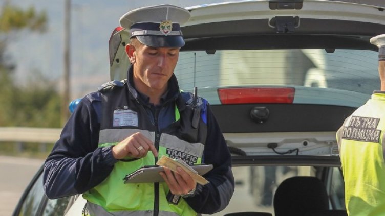 Почивка, режими, документи &ndash; полицията подхвана камиони и автобуси