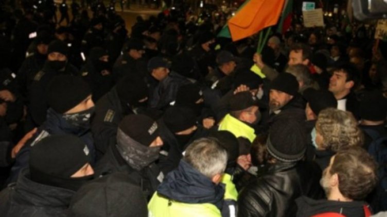 Петима в ареста при снощния протест в София