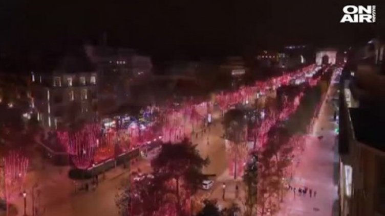 Коледни светлини грейнаха "Шанз-Елизе"