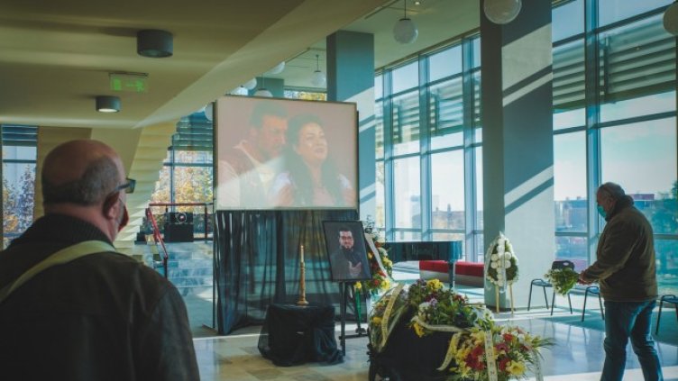 Последно сбогом! Стотици се простиха с Камен Чанев