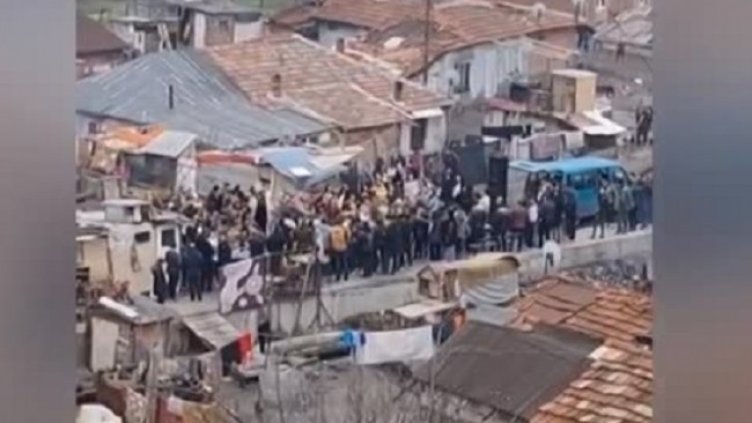 Над 100 души празнуват в Хасково без маски и социална дистанция