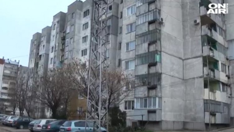 След ВиК авария: Блок се наклонява, има ли опасност за хората?