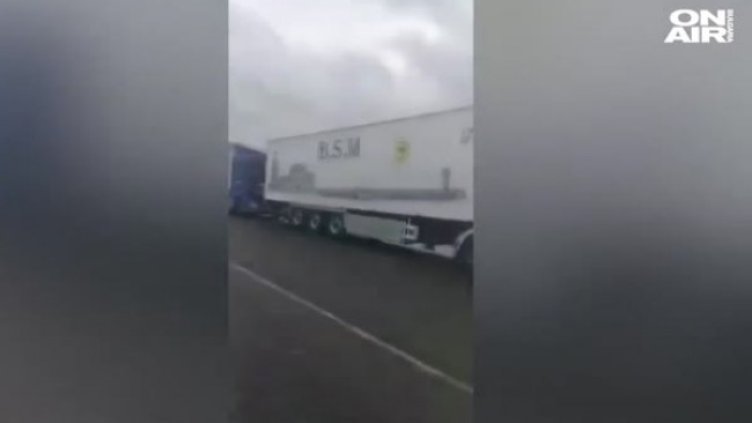 Стотици шофьори остават блокирани на границите на Великобритания