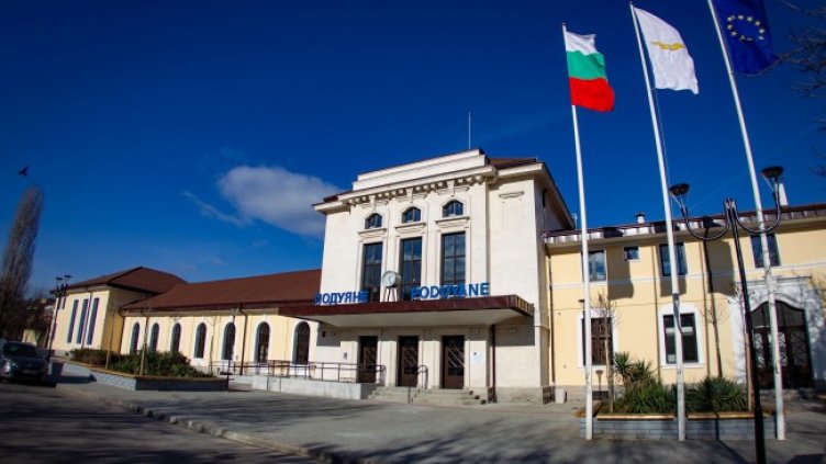 Реновирана и ремонтирана: Гара Подуяне отново приема пътници