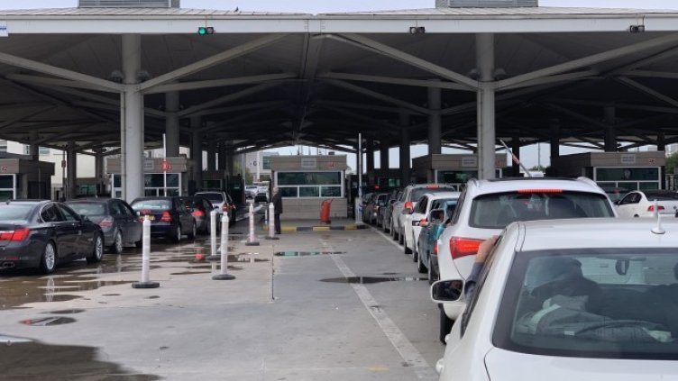 Като за последно: Опашки от българи, отиващи на шопинг в Одрин