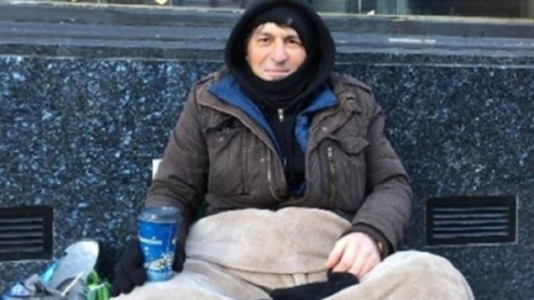 Измамник или в беда? Българин в Единбург проси за PCR тест 