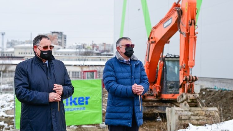 Любомир Христов, кмет на Шумен и Тодор Белчев, председател на съвета на директорите на „Видеолукс холдинг”.