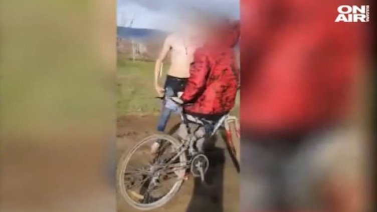Повдигнаха обвинения на момчетата, пребили свой връстник