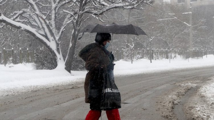 Жълт код за 12 области - дъжд и сняг, придружени със силен вятър