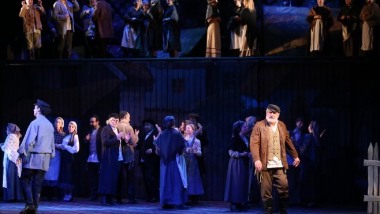 Сцена от "Цигулар на покрива". Снимка: БГНЕС