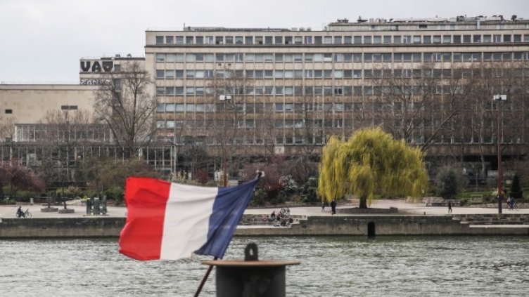 Франция отново в локдаун, без алкохол на обществени места