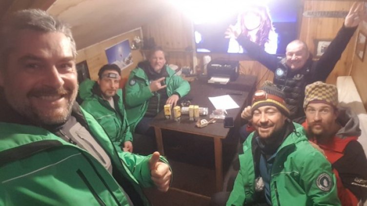 Минути преди напускането на базата ни "Св. Кл. Охридски". Снимка: Хр. Пимпирев