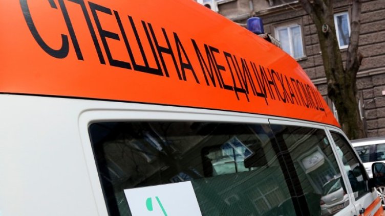 Откриха жена и дете, потънали в кръв в жилище във Враца