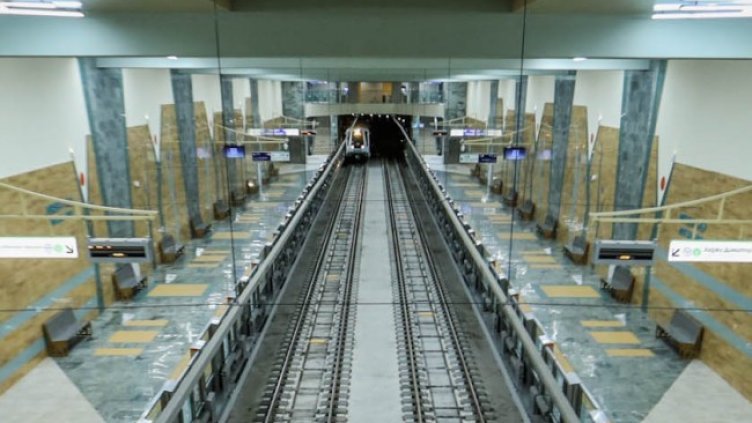 Ранени в метрото на летището, полиция е на място