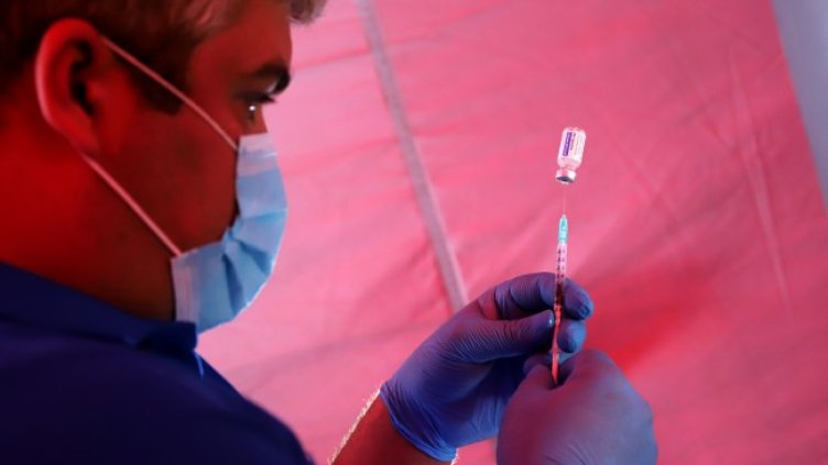 Над 300 души се ваксинираха до обяд в София