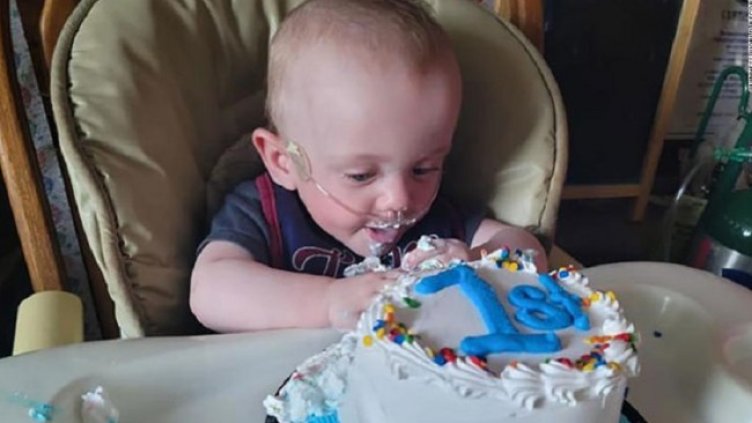 Най-недоносеното бебе отпразнува първия си рожден ден