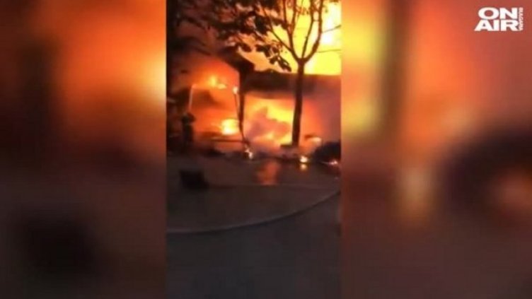 Пожар горя на централния кооперативен пазар в Перник