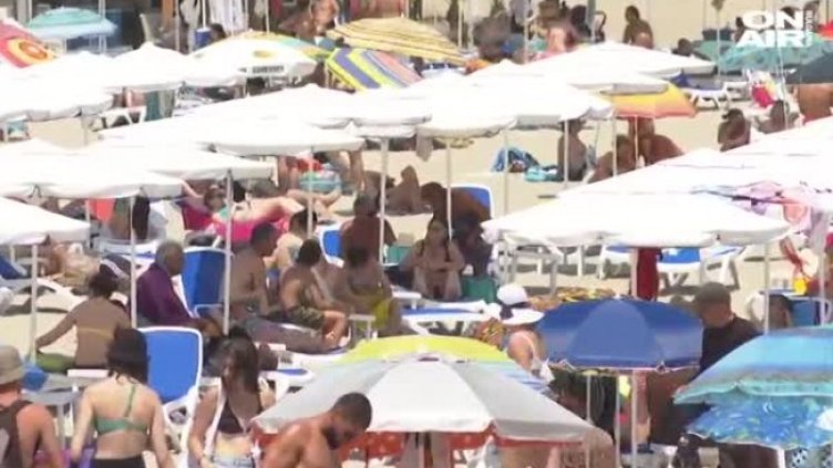 Прохладата на морето пред урната: Туристите избраха почивката 