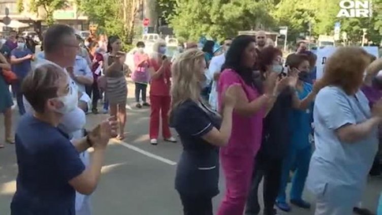 Продължават протестите в "Пирогов", част от медиците готови да напуснат