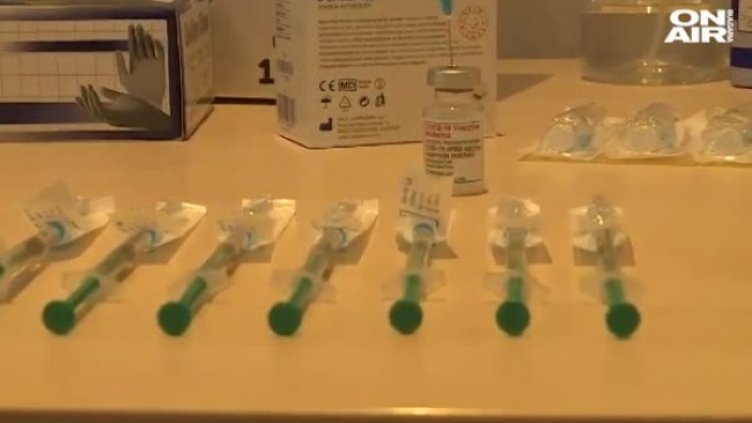 На прага на нова COVID вълна: Подценяват ли младите опасността?