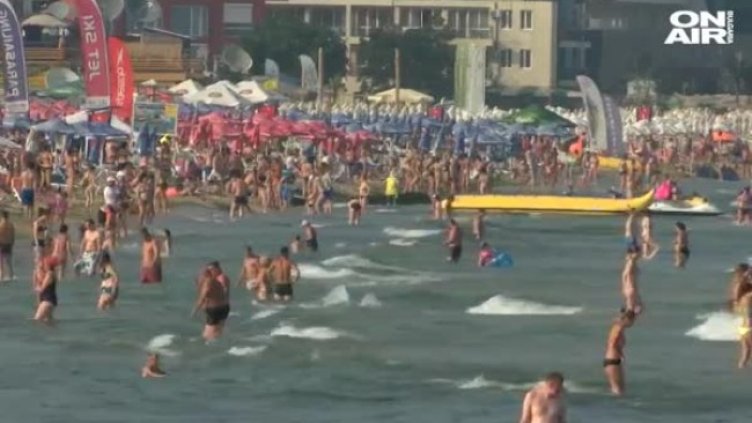 Рекорден брой туристи по Южното Черноморие, докога ще е напливът?