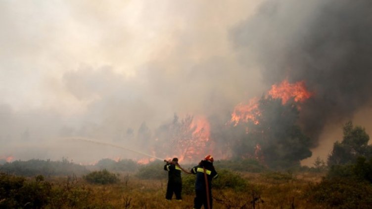 Пожарите в Гърция пратиха 16 души в болници