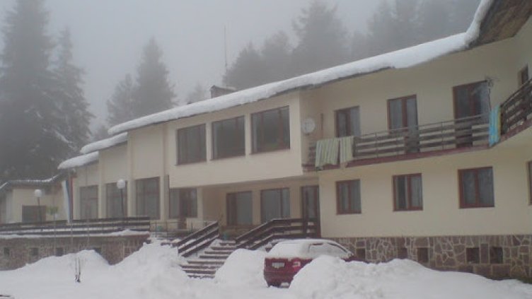 Проверяват дали трите трупа в хижа "Петрохан" не са на издирваните от "Наглите"