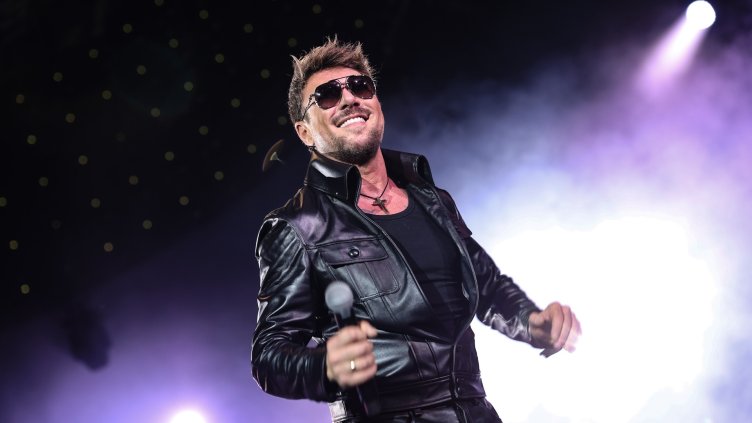 Нова година, ново турне: Миро ще обиколи страната с "Миротворци"