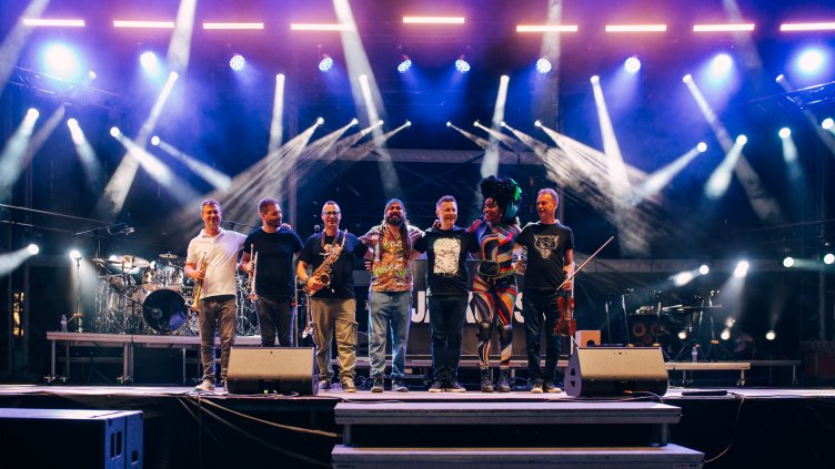 „Франкофоли“ 2025 приключи гръмко с изпълнения на десетки обичани звезди