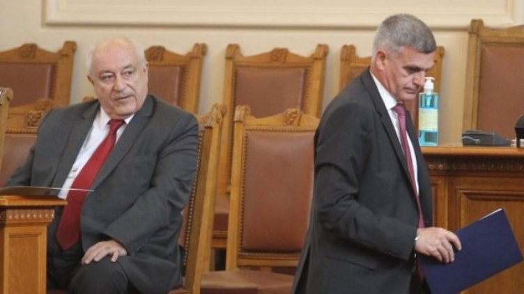 Министърът отговори на парламентарен контрол. Снимка: Димитър Кьосемарлиев, Dnes.bg