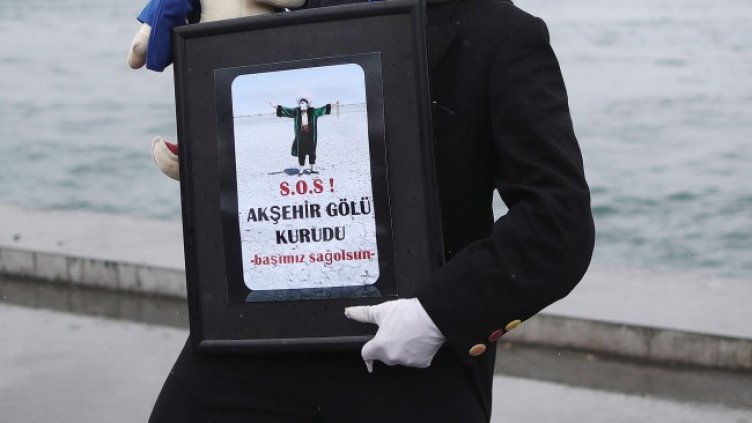 Голямо езеро в Турция напълно пресъхна