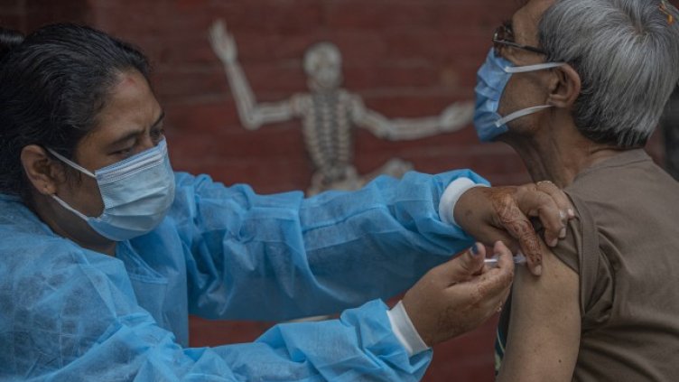 Трети смъртен случай след замърсена ваксина