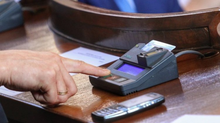 Печелят ли българите от това, че няма кой да носи отговорност? 