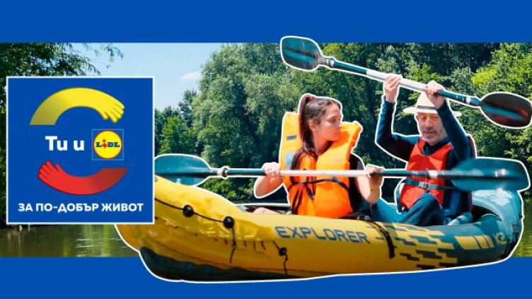 Водно гребане сред лебеди в река Марица